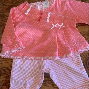 3-6 month girls outfit.
